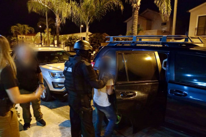 La Fiscalía General del Estado allanó varios inmuebles e hizo efectiva las boletas de captura en contra de 15 personas.