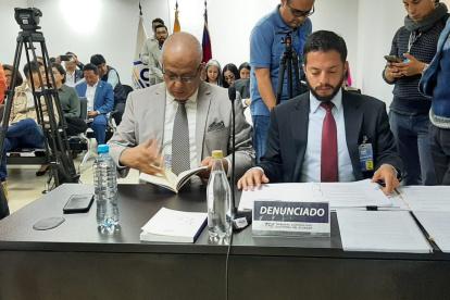 Consejero Santiago Guarderas acudió a la audiencia  por supuesta infracción electoral en contra del alcalde Pabel Muñoz.