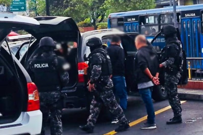 Los ahora procesados fueron detenidos en el parqueadero de un restaurante, en Quito.