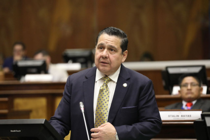 Muentes fue legislador del Partido Social Cristiano en la Legislatura cesada por la muerte cruzada.