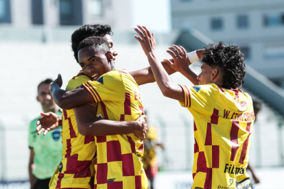 Elkin Perlaza (c) y Samuel Conforme (d) marcaron los goles del Papá.