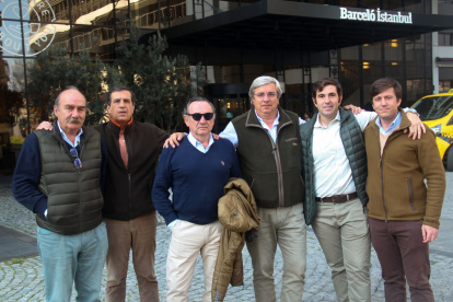 Los ciudadanos de nacionalidad española rechazan este cargo por el que se los retuvo.