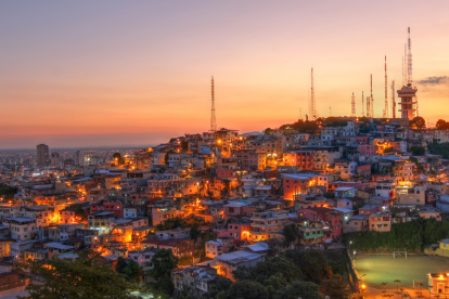 Guayaquil es una de las ciudades donde rige el toque de queda.