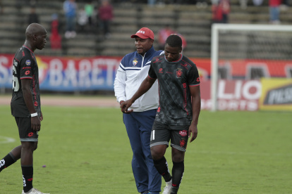 El Nacional tuvo en su mayoría a jugadores de las categorías inferiores para el estreno en la LigaPro. El equipo fue dirigido por Félix Borja (c).