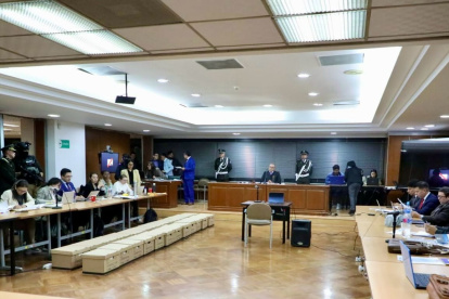 La audiencia inició a las 21:00 y se extemdió hasta las 05:00 de este martes