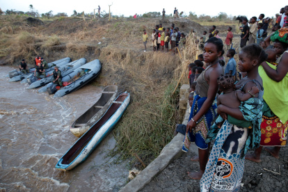 Familias enteras se han movilizado por el conflicto creciente.