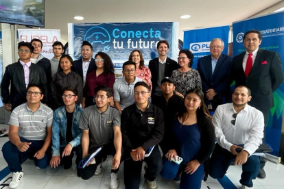 Varios asistentes al taller de electromovilidad en cuestión.