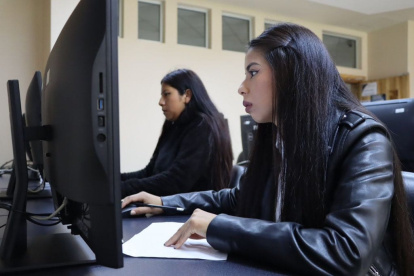 Los estudiantes que deseen ingresar a la educación superior pública, deben rendir una evaluación
