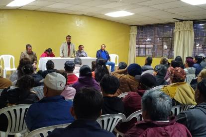 Más de 80 personas se reunieron el 5 de marzo en la casa comunal de Solanda.