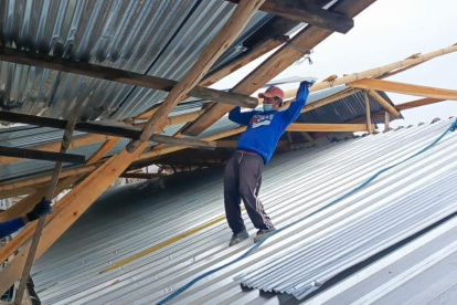 Una plancha de acero se colocó para garantizar el mantenimiento de la estructura antigua.