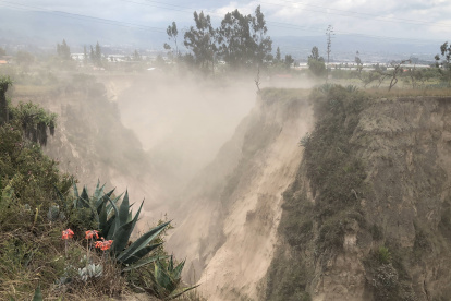 Afectación. Desde la parte alta de la quebrada se pudo observar el año en el canal de riego.