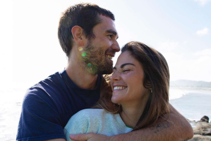 KJ Apa y Clara Berry tienen un niño de 4 años.