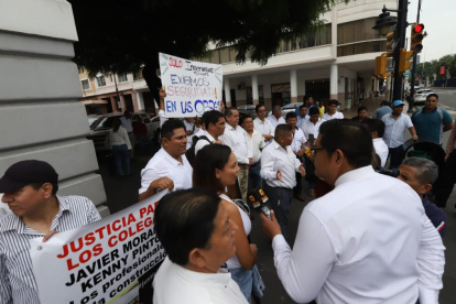 Unas 40 personas, entre agremiados y dirigentes del colegio, exigieron condiciones seguras para sus labores.