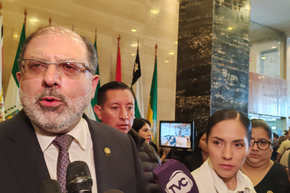 Henry Kronfle en declaraciones ante la prensa.