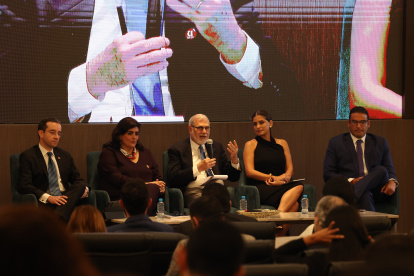 La ministra Mónica Palencia (i) y el alcalde Juan José Yúnez (d) fueron parte de los invitados.