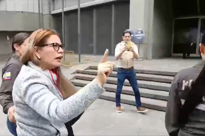 La funcionaria Yanina Villagómez llegó a Quito para rendir versión en el caso Purga.