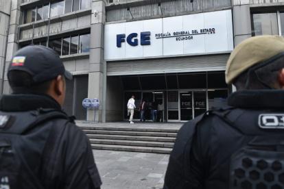 La fiscal del Guayas, Yeanine Villagómez, llegó a rendir su versión en Quito.