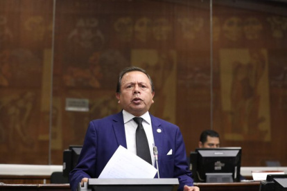 El asambleísta Jaime Guevara, de la Comisión del Derecho al Trabajo, durante su intervención en el debate del proyecto de reforma.