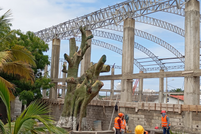 Obra. El coliseo continúa construyéndose, pese a que la ciudadanía ha dicho no estar de acuerdo con tenerlo.
