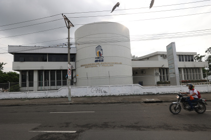 Un conjunto de edificaciones del IESS ubicadas en la avenida 25 de Julio, en el sur de Guayaquil.
