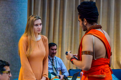 La imagen de la reunión de la ministra Sade Fritschi se publicó en redes sociales del autoproclamado líder de Kailasa.