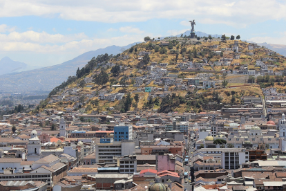 Quito es una de las ciudades donde rige el toque de queda.