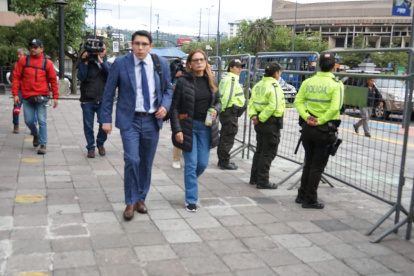 Investigación. La fiscal provincial del Guayas, Yanina Villagómez, sale de rendir su versión en la Fiscalía General, el 8 de marzo de 2024.