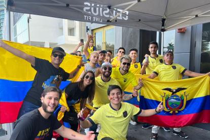 Ecuatorianos se congregan para apoyar a Chito.