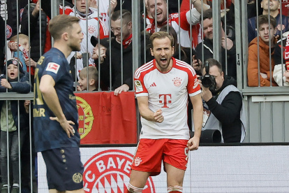 Harry Kane fue la figura de la goleada luego de anotar tres de los ocho tantos con los que el equipo muniqués venció al Maguncia. Los jugadores se mostraron implacables y muy ordenados en sus líneas.