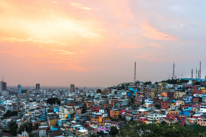 Guayaquil es una de las ciudades donde rige el toque de queda.
