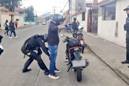 De acuerdo a las cifras presentadas, existen cientos de detenciones diarias en los controles y operativos por el estado de excepción.