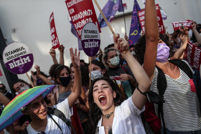 Archivo. Protesta mujeres en Estambul.