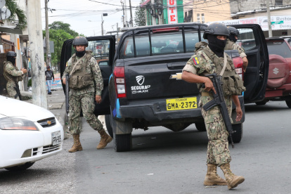Control. La presencia de militares da tranquilidad pero es escasa, alegan las familias guayaquileñas.