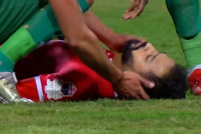 El jugador egipcio Ahmed Refaat sufrió un paro cardiaco en la recta final de un partido de fútbol