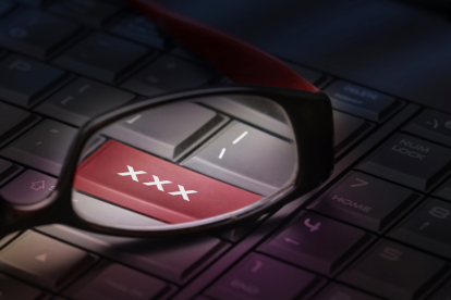 La pornografía infantil en es un delito.