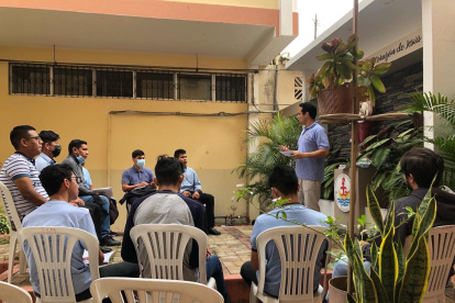 Seminario. Los jóvenes reciben clases de filosofía, teología; practican deportes y rezan