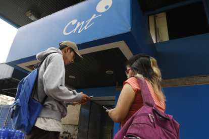 Sueldos de funcionarios de empresas públicas, como CNT, superan al salario del presidente Daniel Noboa.