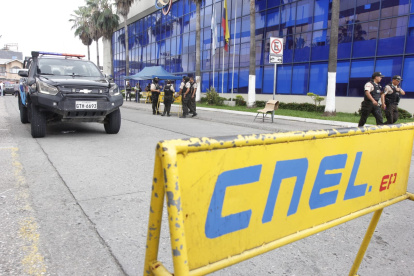 Exteriores de las oficinas de CNEL, situada en La Garzota.