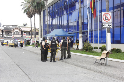 Una balacera se registró en los exteriores del edificio de CNEL en La Garzota, la mañana de este miércoles 13 de marzo.