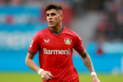 El defensa ecuatoriano Piero Hincapié se alista para los octavos de final con Leverkusen