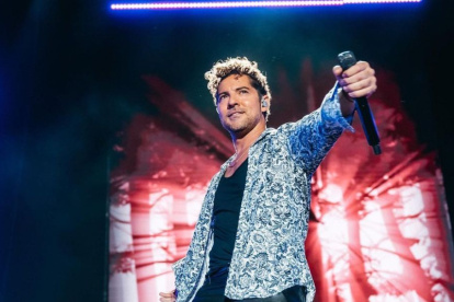 David Bisbal tiene 44 años.