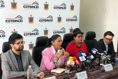 Durante una reunión con los prefectos, Pabón anunció que llegarán a la Asamblea para pedir al Gobierno la entrega de recursos.