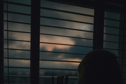 A pesar de los beneficios del tratamiento, la falta de conciencia de la enfermedad o “insight” es una de las principales causas del incumplimiento terapéutico, ya que el paciente no se siente enfermo.

Otra causa que puede suponer el abandono de la medicación son sus efectos secundarios, puesto que el paciente suele engordar, hasta 15 kg en seis meses, experimentar somnolencia, problemas de erección en los hombres y retirada de la menstruación en las mujeres.
Enfermedad. Los daños son irreversibles en varios casos