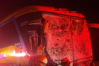 Personal del Ministerio de Salud y Cuerpo de Bomberos de Mejía acudieron al lugar del siniestro