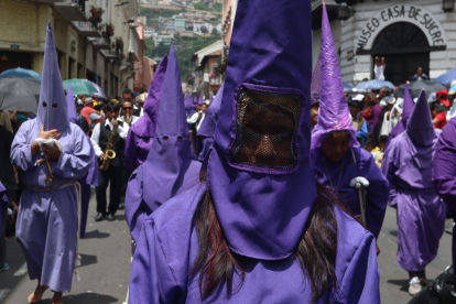 Precesión de Jesús del Gran Poder en Quito.