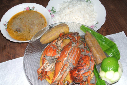 Esta planta que crece libremente se pica y se agrega para darle ese sabor tradicional a toda variedad de comida de los esmeraldeños.