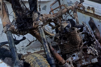 El cuerpo y la motocicleta estaban totalmente calcinados