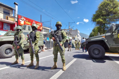 Militares y policías se encuentran en las instalaciones del reclusorio.