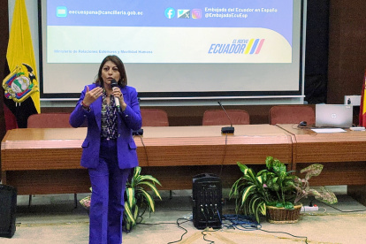 Al acto acudieron más de 120 líderes ecuatorianos. En España residen más de 430.000 compatriotas.