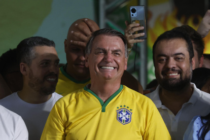 AMDEP8068. RÍO DE JANEIRO (BRASIL), 16/03/2024.- El expresidente de Brasil, Jair Bolsonaro, reacciona en el lanzamiento de la candidatura para alcalde de Río de Janeiro de Alexandre Ramagem este sábado, en Río de Janeiro (Brasil). Ramagen, del partido liberal, fue director de la Agencia Brasileña de Inteligencia (Abin) en el gobierno de Bolsonaro. EFE/ Antonio Lacerda